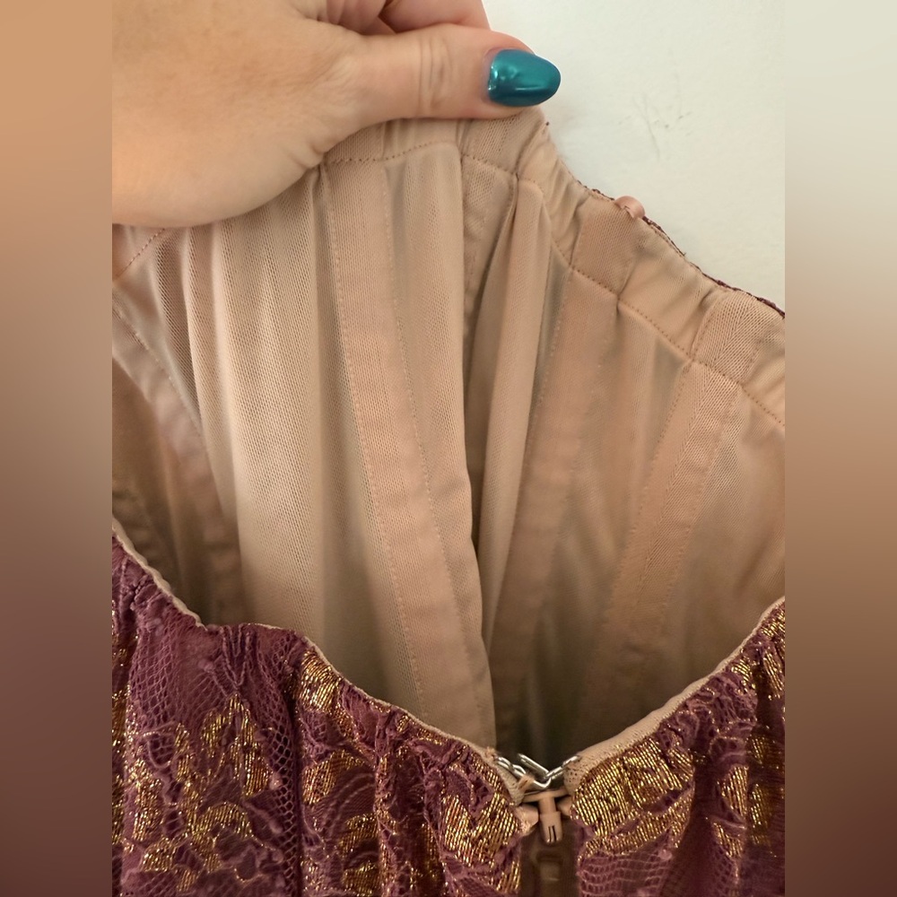 NWT Helsi Cara Strapless Lace Dress in Pink Mauve and Gold. Medium. - Picture 10 of 12
